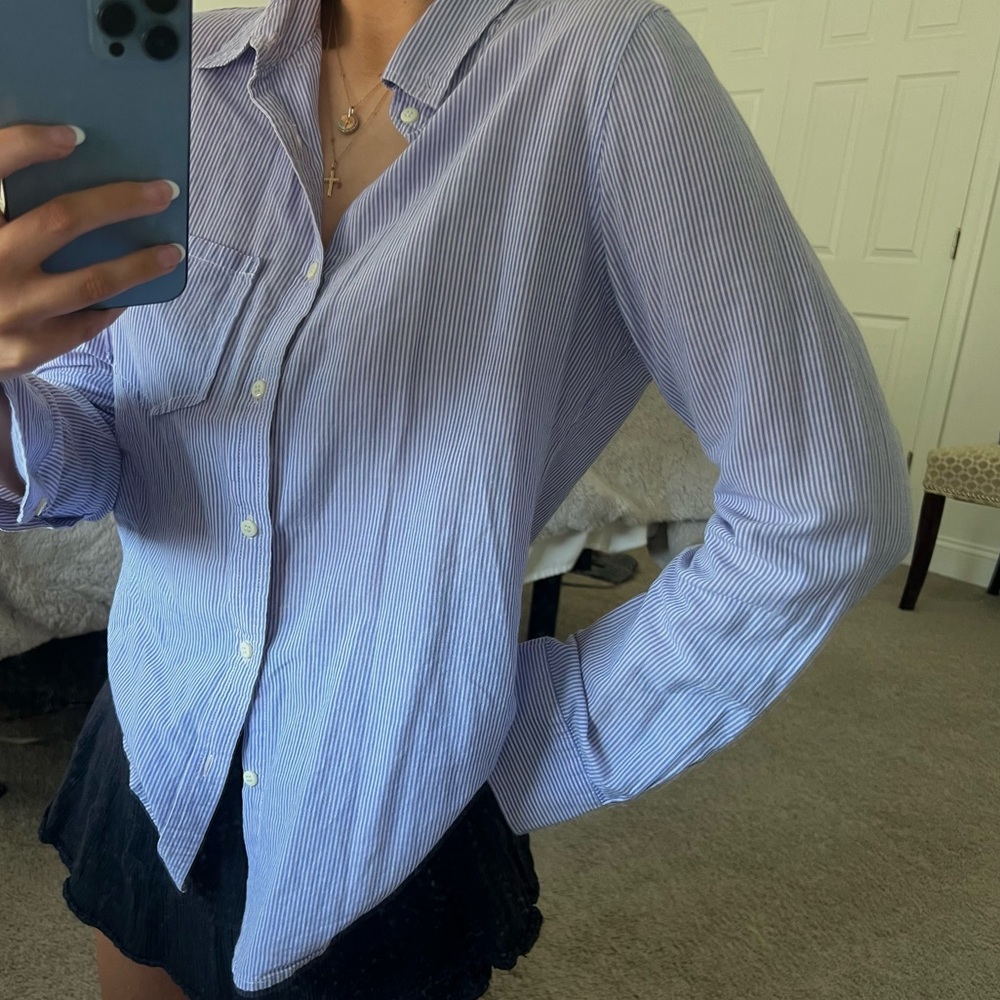 STRIPED PURPLE BUTTON UP